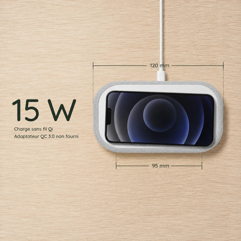 Vue de dessus de la surface de charge sans fil du réveil avec les caractéristiques de charge, quinze watts et adaptateur QC 3.0