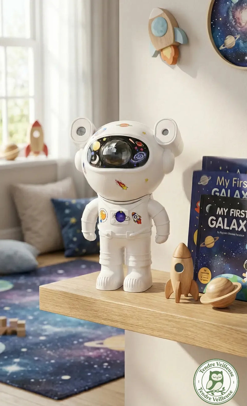 Veilleuse astronaute Cosmo projecteur galaxie haute définition pour plafond chambre enfant. Design spatial blanc épuré.