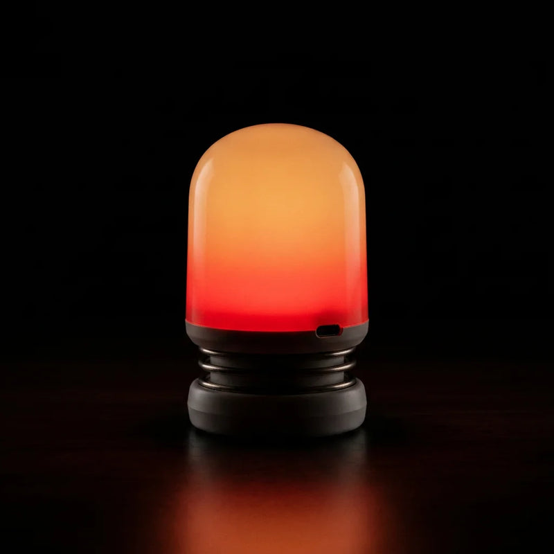 Veilleuse lumière rouge sans lumière bleue allumée, spectre rouge et ambre dans le noir — Tendre Veilleuse