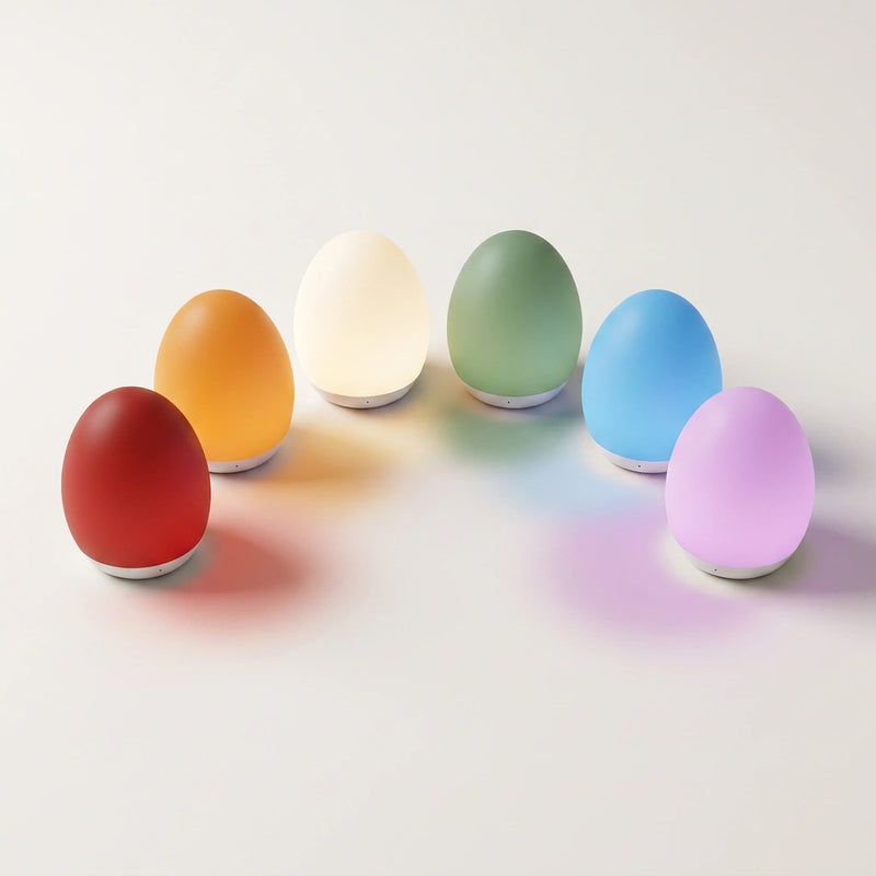 Six veilleuses oeuf maternité allumées en couleurs RGB différentes : rouge, orange, blanc chaud, vert, bleu, violet — Tendre Veilleuse