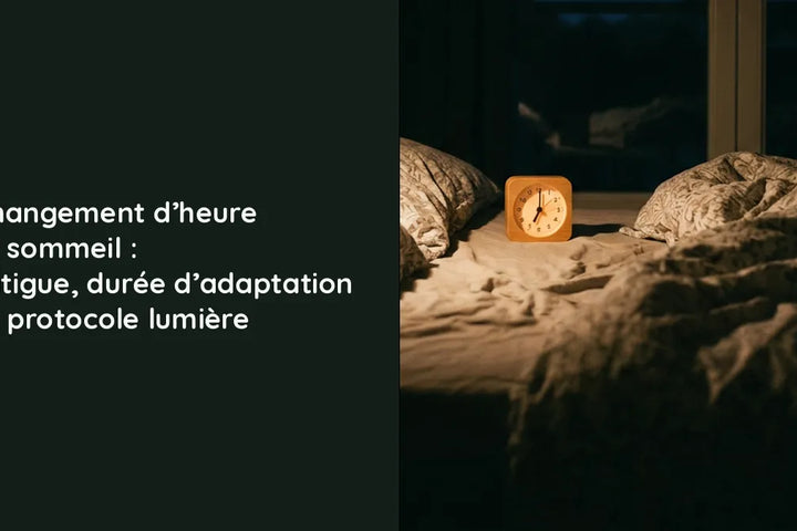 Changement d'heure et sommeil : chambre encore sombre avant l'aube, réveil de chevet allumé, Tendre Veilleuse