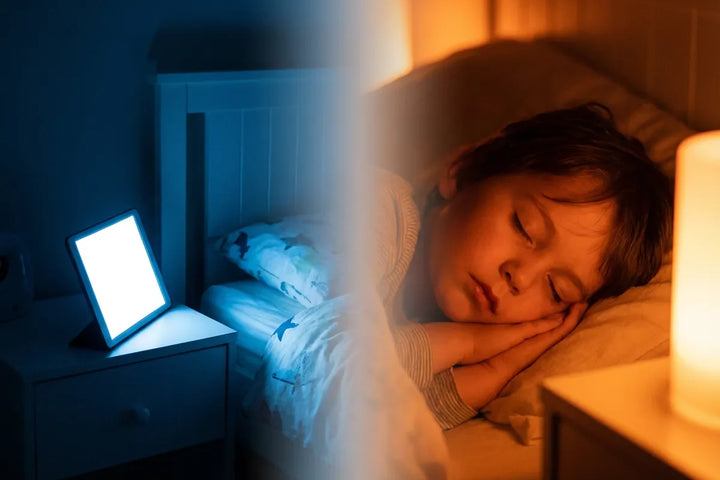 Enfant exposé à la lumière bleue artificielle d'un écran dans l'obscurité. Illustration du stress rétinien et de l'inhibition de la mélatonine.