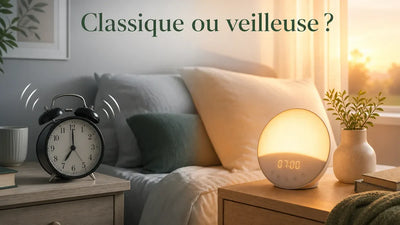 Comparatif réveil classique et réveil veilleuse, sonnerie brutale face à un réveil par lumière progressive