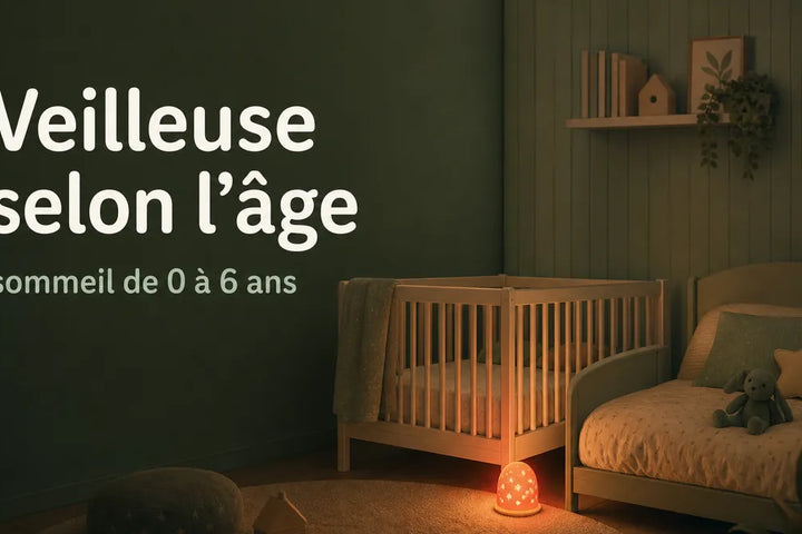Veilleuse selon l'âge posée dans une chambre, lueur rouge douce pour le sommeil de bébé de 0 à 6 ans - Tendre Veilleuse