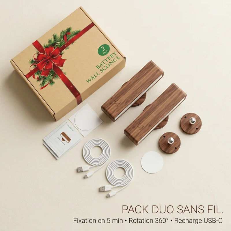 Flatlay pack duo : 2 appliques murales bois rechargeable, boîte kraft, 2 câbles USB-C, texte overlay fixation 5 min, rotation 360°, recharge USB-C — Tendre Veilleuse