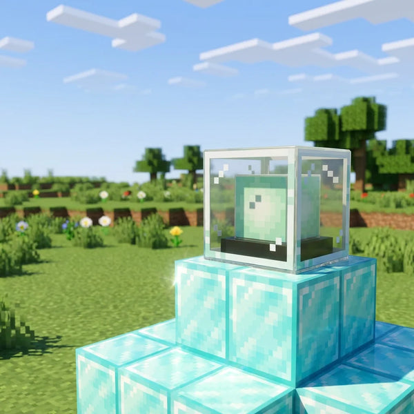 Lampe Minecraft Balise éteinte sur un piédestal en diamant, le trophée end-game idéal pour décorer un setup gamer.