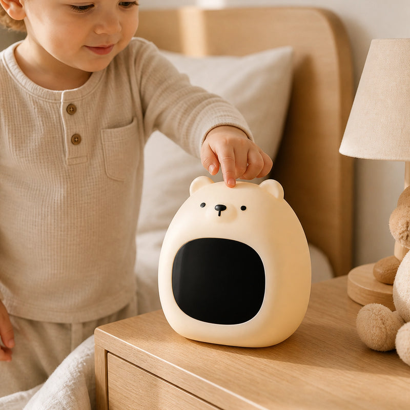 Enfant qui tapote la tête du réveil veilleuse ours silicone pour allumer la veilleuse tactile, Tendre Veilleuse