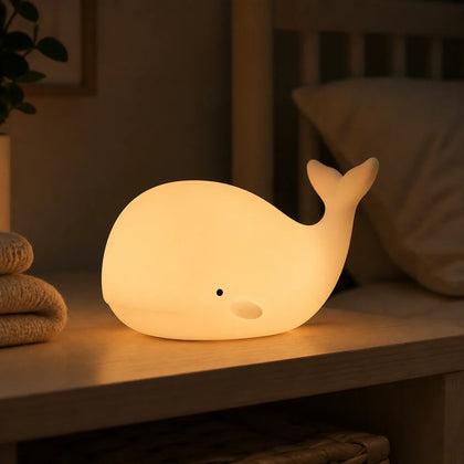 Moby™ — Veilleuse Baleine Bébé Silicone Sans BPA | Tactile, 7 Couleurs + Blanc Chaud, 10h | CE & RoHS | 0–3 ans