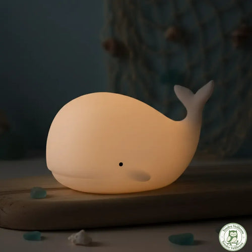 Moby™ — Veilleuse Baleine Bébé Silicone Sans BPA | Tactile, 7 Couleurs + Blanc Chaud, 10h | CE & RoHS | 0–3 ans