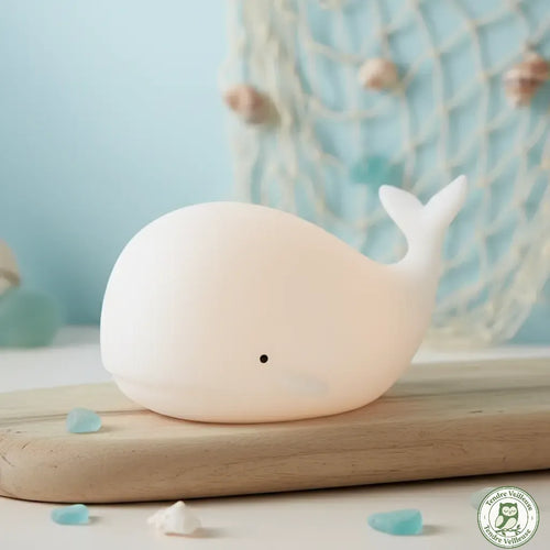 Moby™ — Veilleuse Baleine Bébé Silicone Sans BPA | Tactile, 7 Couleurs + Blanc Chaud, 10h | CE & RoHS | 0–3 ans