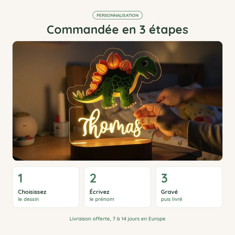 Veilleuse dinosaure personnalisée commandée en 3 étapes : dessin, prénom, gravure et livraison offerte