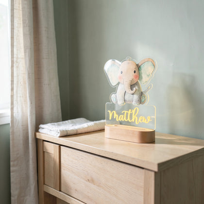 Veilleuse éléphant personnalisée avec prénom, socle en bois