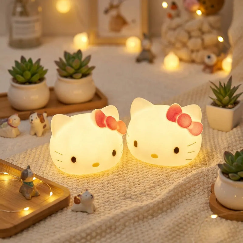Deux veilleuses Hello Kitty tete silicone allumees ambiance cosy lumiere chaude decoration chambre Tendre Veilleuse