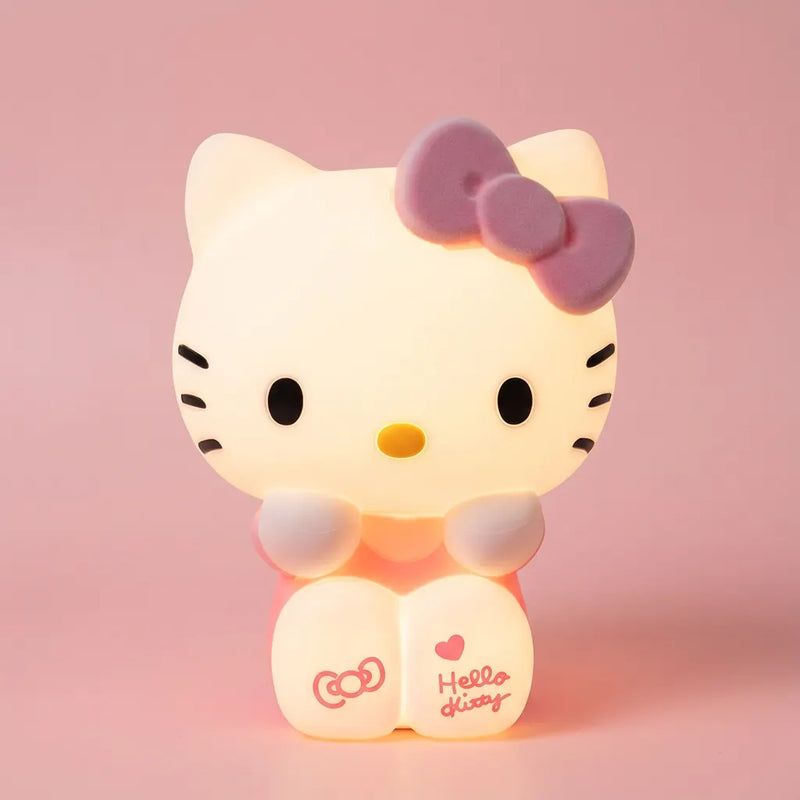 Veilleuse Hello Kitty figurine silicone allumee lumiere chaude douce fond rose kawaii Tendre Veilleuse