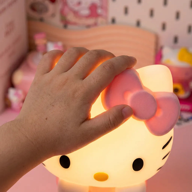 Veilleuse Hello Kitty figurine silicone tactile main enfant allumee lumiere chaude chambre kawaii Tendre Veilleuse