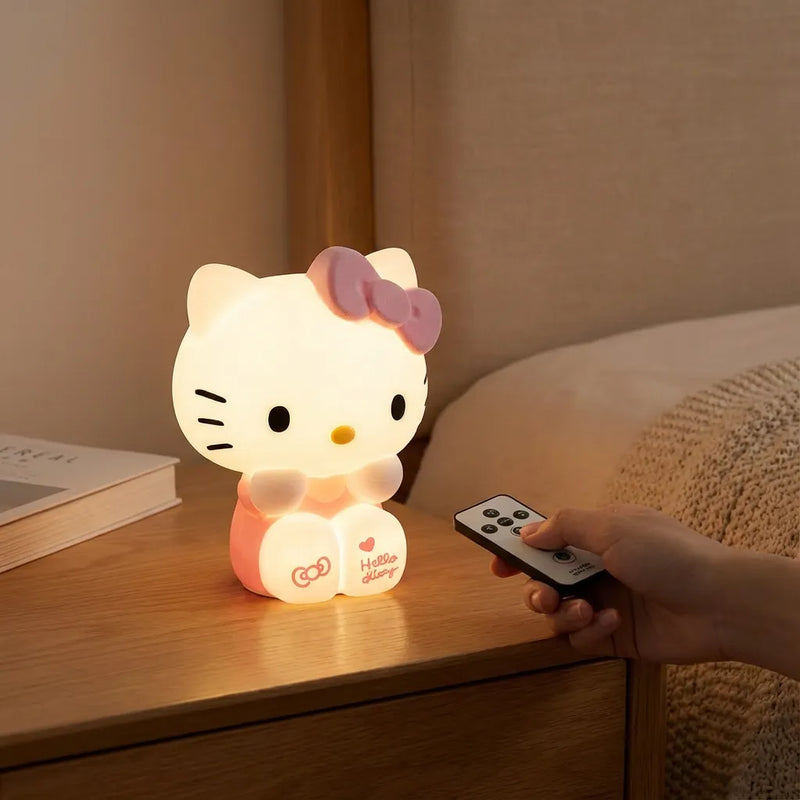 Veilleuse Hello Kitty figurine silicone avec telecommande sur table de chevet nuit lumiere chaude Tendre Veilleuse