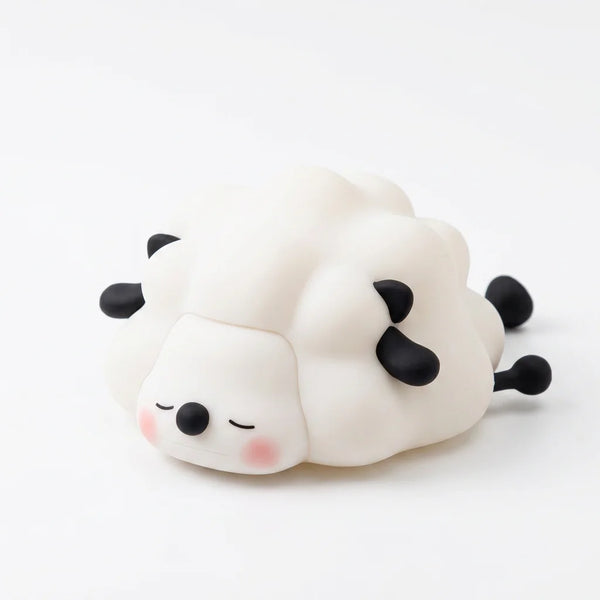 Veilleuse mouton en silicone souple rechargeable USB eteinte sur fond blanc — Tendre Veilleuse
