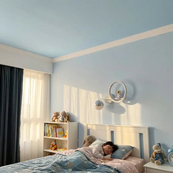 Décoration de chambre d'enfant bleue avec veilleuse murale astronaute projection fixée au-dessus du lit
