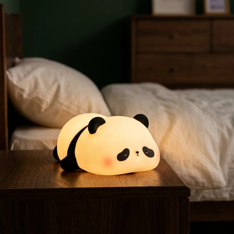 Veilleuse panda en silicone souple rechargeable USB-C eteinte sur fond blanc, Tendre Veilleuse