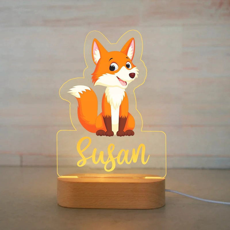Veilleuse renard personnalisée avec prénom gravé, plaque acrylique allumée sur socle en bois